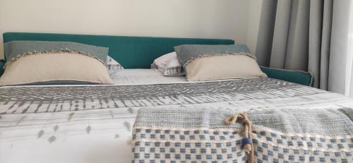A bed or beds in a room at Albedo - Charming Apartment with Amazing Location