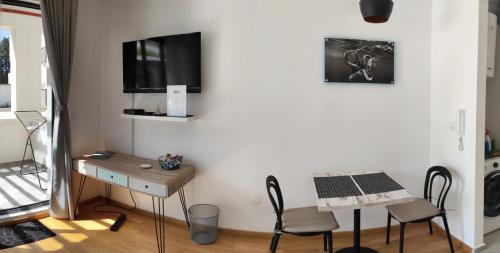 A television and/or entertainment centre at Albedo - Charming Apartment with Amazing Location