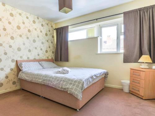 a small bedroom with a bed and a window at Room near to Birmingham city centre with parking in Birmingham