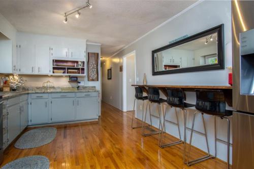 Private Downtown Retreat – Photos 3