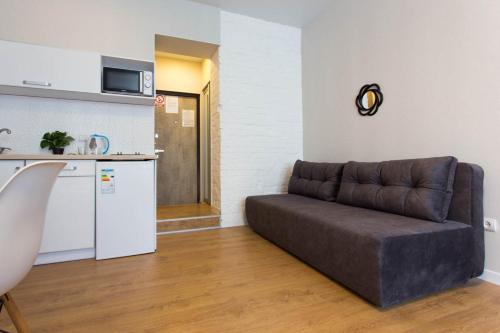 Η κουζίνα ή μικρή κουζίνα στο Modern studio beside metro Yaroslava Mudroho, Universytet - Chernyshevska str 95-7