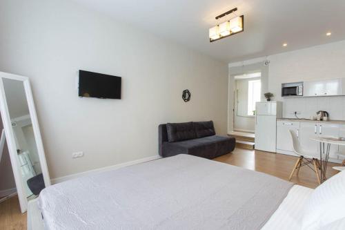 Η κουζίνα ή μικρή κουζίνα στο Modern studio beside metro Yaroslava Mudroho, Universytet - Chernyshevska str 95-7