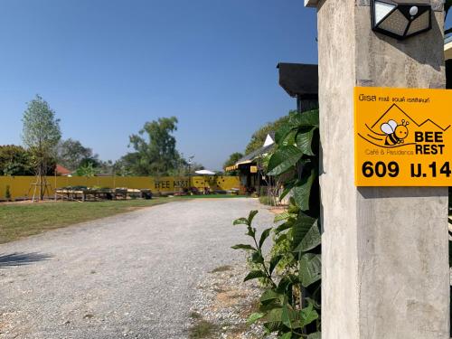 Certifikát, hodnocení, plakát nebo jiný dokument vystavený v ubytování Bee Rest Residence, Chiang Rai