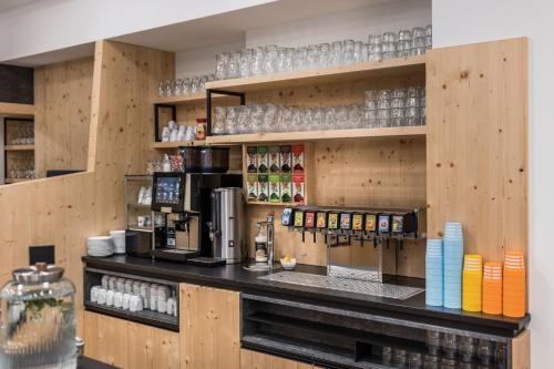 a bar in a restaurant with a counter at Familienhotel Botenwirt in Kleinarl