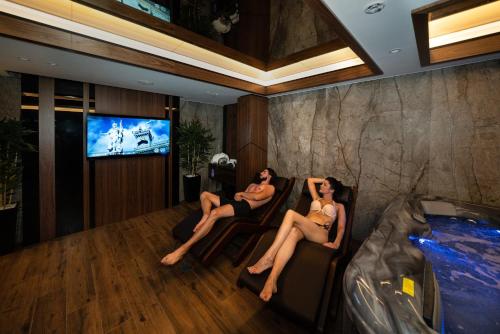 Μια τηλεόραση ή/και κέντρο ψυχαγωγίας στο Sky Hotel