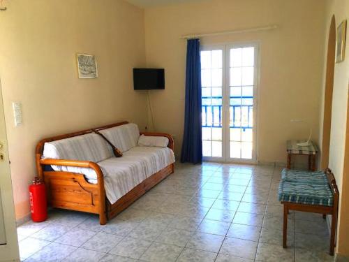 Postel nebo postele na pokoji v ubytování Evangelia House Sea View Apartments