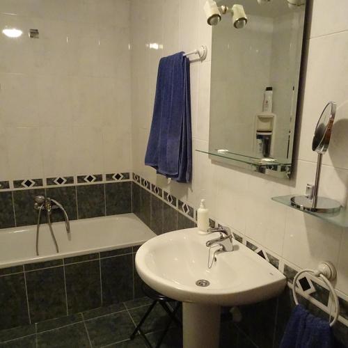a bathroom with a sink and a bath tub at INTRAMUROS alojamiento dentro de la muralla in Ávila