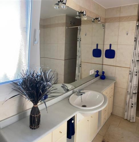a bathroom with a sink and a mirror at Cap Ras in Empuriabrava