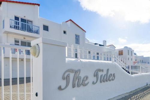 a white building with the jules sign on it at 25 The Tides in Struisbaai