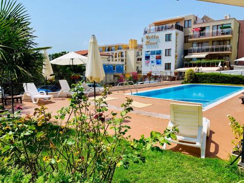 Piscine de l'établissement Villa CALABRIA ou située à proximité