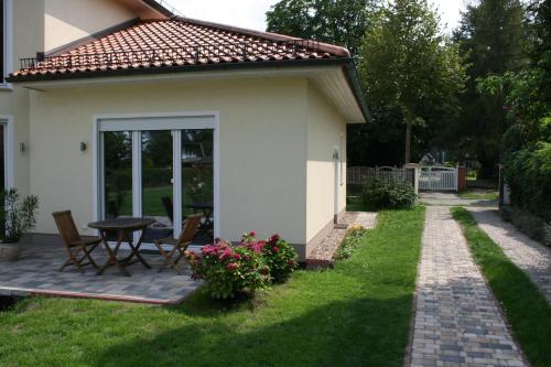 Κήπος έξω από το Business Lounge Potsdam
