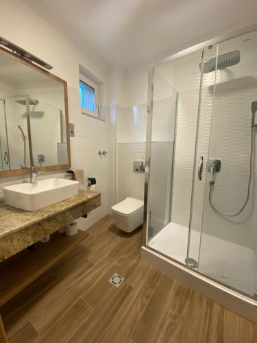 Kúpeľňa v ubytovaní Zalakarosi Zóra Apartmanház