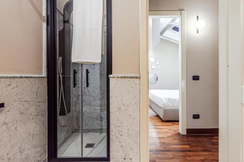 Ένα μπάνιο στο Petra Apuana Luxury Apartment