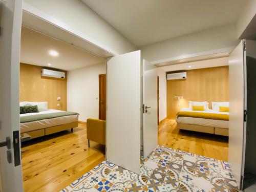 Een bed of bedden in een kamer bij Villas Calhau da Lapa 51