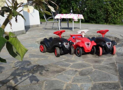 two toy cars are parked next to a table at Ferienwohnung Mariner Inzing in Inzing