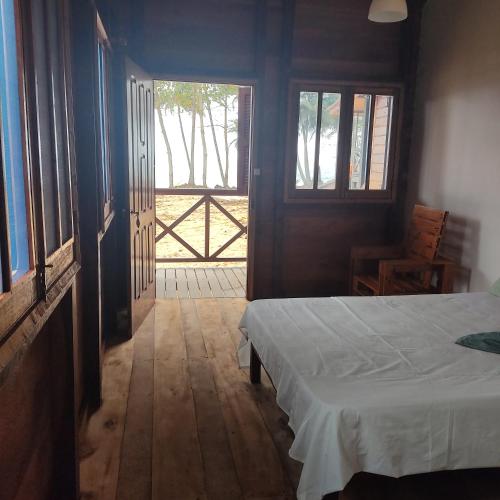 Ein Bett oder Betten in einem Zimmer der Unterkunft Domus Praia Jalé