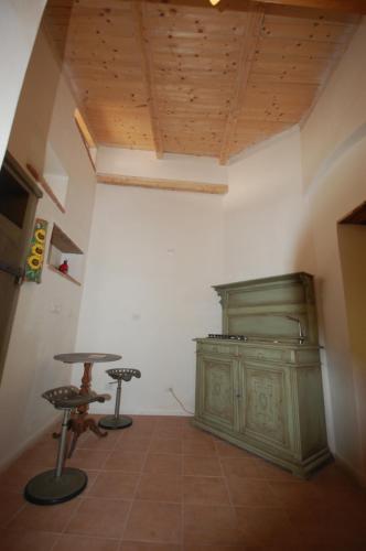 a room with a bed and a table in it at L' Alcova Del Conte in Dragoni
