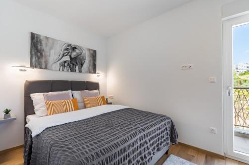 Elysian Zen Luxury Apartment - Two Bedroom Apartment with Terrace and Sea View