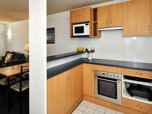 A kitchen or kitchenette at Providence Apartment 3