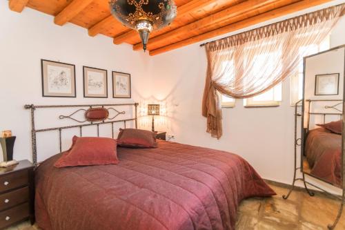 Postel nebo postele na pokoji v ubytování Tinos Cycladic house