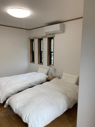Ένα ή περισσότερα κρεβάτια σε δωμάτιο στο 民宿　道
