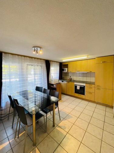 a kitchen with a table and chairs in a room at Royal Swiss Apartments in Ringgenberg