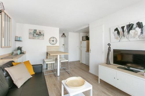 Appartement T3 terrasse vue sur mer, piscine, parking, wifi et clim