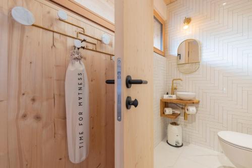 Ein Badezimmer in der Unterkunft Balthasar Volcano Apartments - Adults only