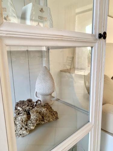 a glass display case with a toy in it at Villa Maris Capo Vaticano in Capo Vaticano