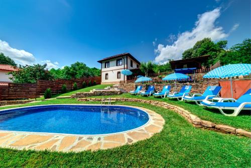 Kolam renang di atau dekat dengan House Maya