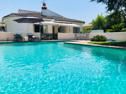 Villa mediterránea con piscina privada, Torre de Baba ...