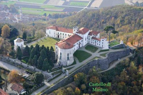 an aerial view of a large white house with a wall at IL DOLCE ULIVO casa vacanze in Cascinette