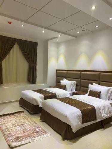 Кровать или кровати в номере Anwar Al Hudaa Furnished Apartments