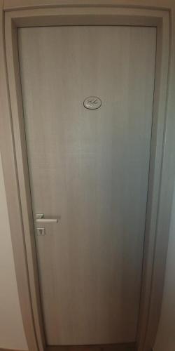 a metal door with a sign on it at Diadumeno Superior Apartment in Venosa