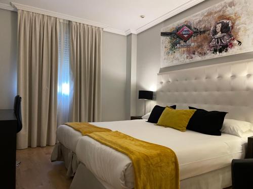 Hotel Suites Feria de Madrid Image