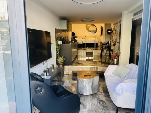 a living room with a couch and a kitchen at daniela in Eilat