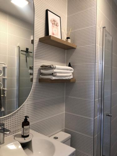 Ένα μπάνιο στο R.J. Apartamentai. Kunigiškės