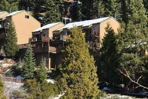 High Sierra Retreat with a view of the lake.