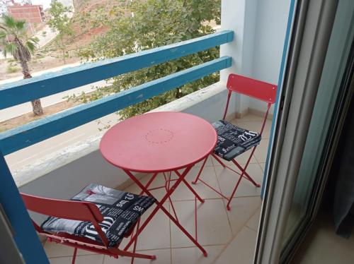 Μπαλκόνι ή βεράντα στο Résidence neuve avec piscine M’diq