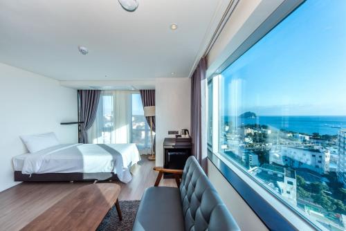 Gallery image of The First70 Hotel in Seogwipo