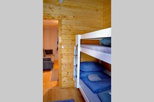 a bedroom with bunk beds in a wooden cabin at Wilanówek Giżycko in Giżycko