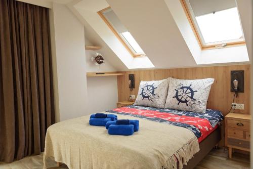 Ένα ή περισσότερα κρεβάτια σε δωμάτιο στο Apartamenty Sunsets Mazury