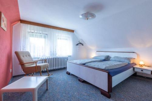 a bedroom with a bed and a desk and a chair at Ferienhaus Am Sägewerk in Malschwitz