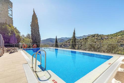 Swimmingpoolen hos eller tæt på Hotel Castillo de Monda