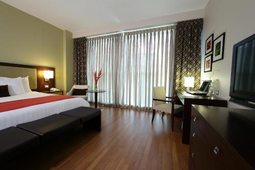 En eller flere senger på et rom på Hotel Ciudad de David