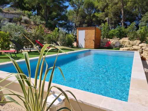 Bazén v ubytování Villa la Provence, Luxe, Confort et Joie de Vivre nebo v jeho okolí