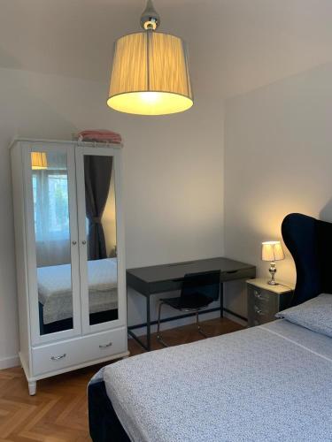 ROOM ANNA SPLIT