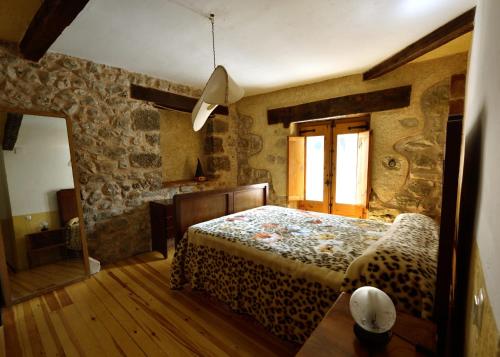 Ένα ή περισσότερα κρεβάτια σε δωμάτιο στο El Quebrantahuesos