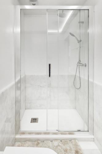 a shower with a glass door in a bathroom at Cosy Room in Alcantara - Lisboa in Lisbon