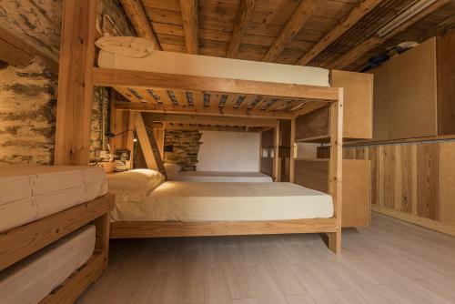 a bedroom with two bunk beds in a room at El Cabirol 